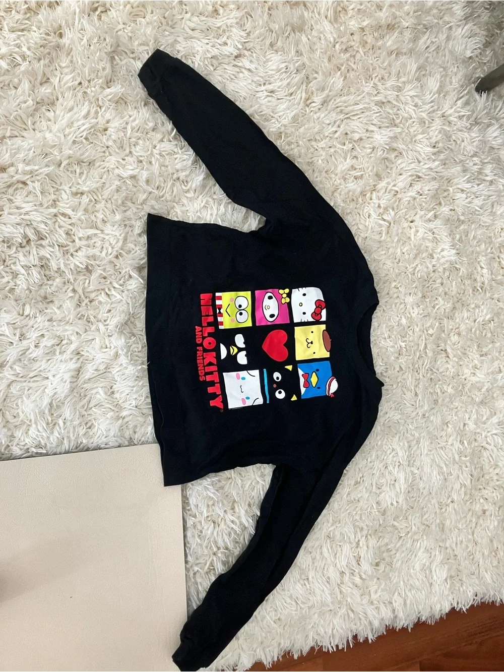 Old Navy Black Long Sleeve Hello Kitty & Friends Graphic Tee